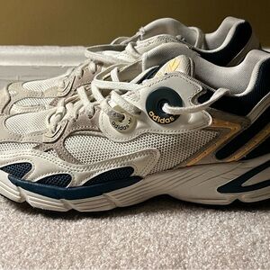 Adidas Women’s Sneakers Size 8.5